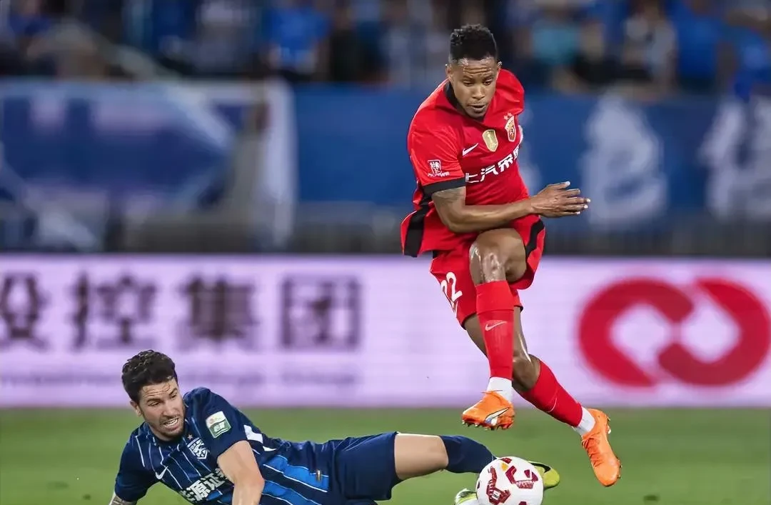 武汉三镇赛前绝杀压哨,志在意甲名次提升,气氛紧张,资深球员宣示担当(霍家拳之精武英雄) 武汉三镇赛前绝杀压哨,志在意甲名次提升,气氛紧张,资深球员宣示担当(霍家拳之精武英雄)