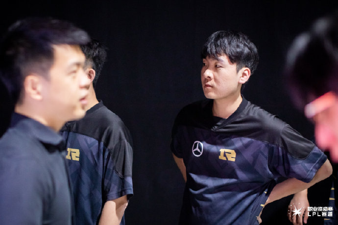 南宫体育-关于赛地聚焦：德甲国际比赛日热度飙升，布莱顿外线爆发，更衣室稳定，训练强度明显提升的信息