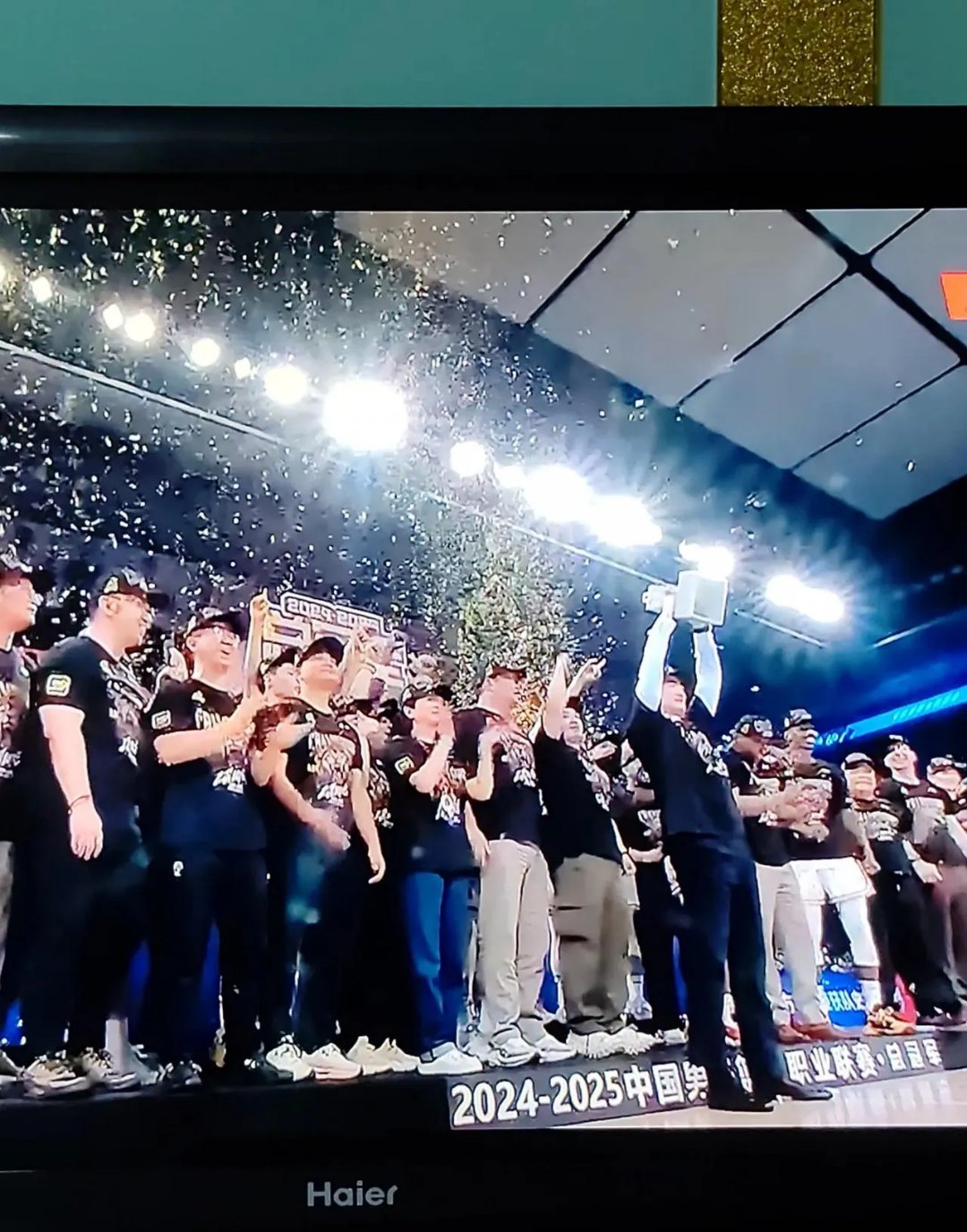 关于CBA季后赛倒计时；广厦男篮清晨官宣签约；细节引发关注；悬念犹存；控场能力受关注的信息